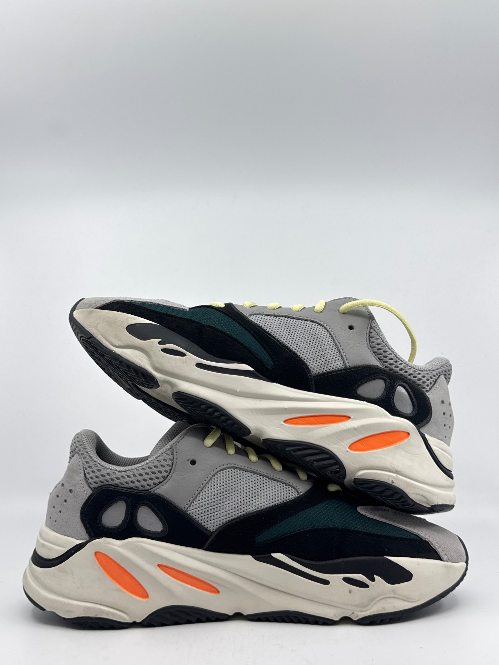*USED* YEEZY 700 BOOST - WAVE RUNNER