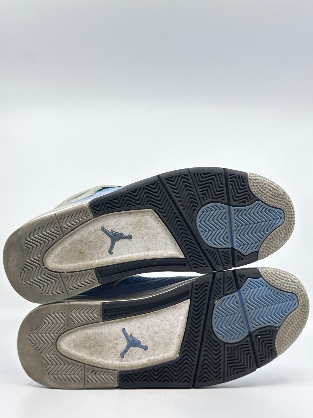 *USED/NO BOX* AJ 4 - UNIVERSITY BLUE