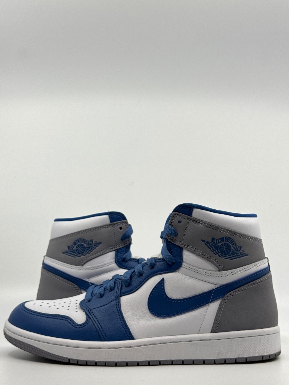 *USED* AJ 1 - TRUE BLUE