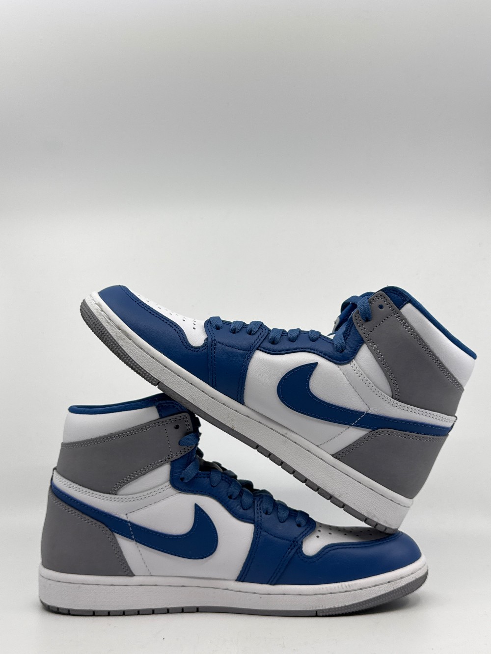 *USED* AJ 1 - TRUE BLUE