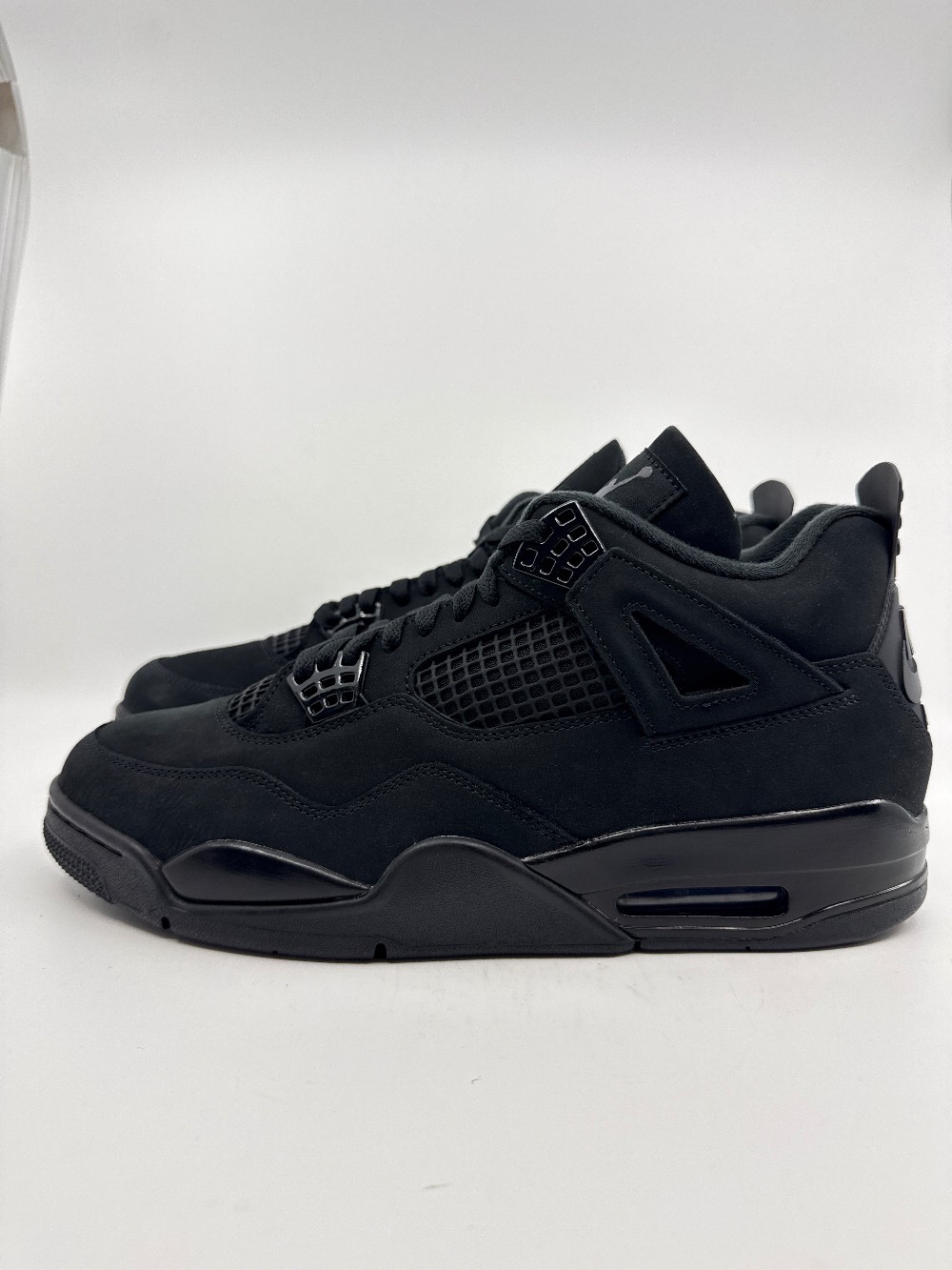 AJ 4 - BLACK CAT (2025)