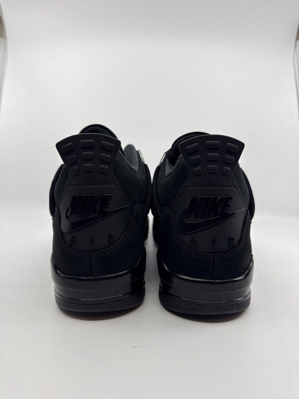 AJ 4 - BLACK CAT (2025)