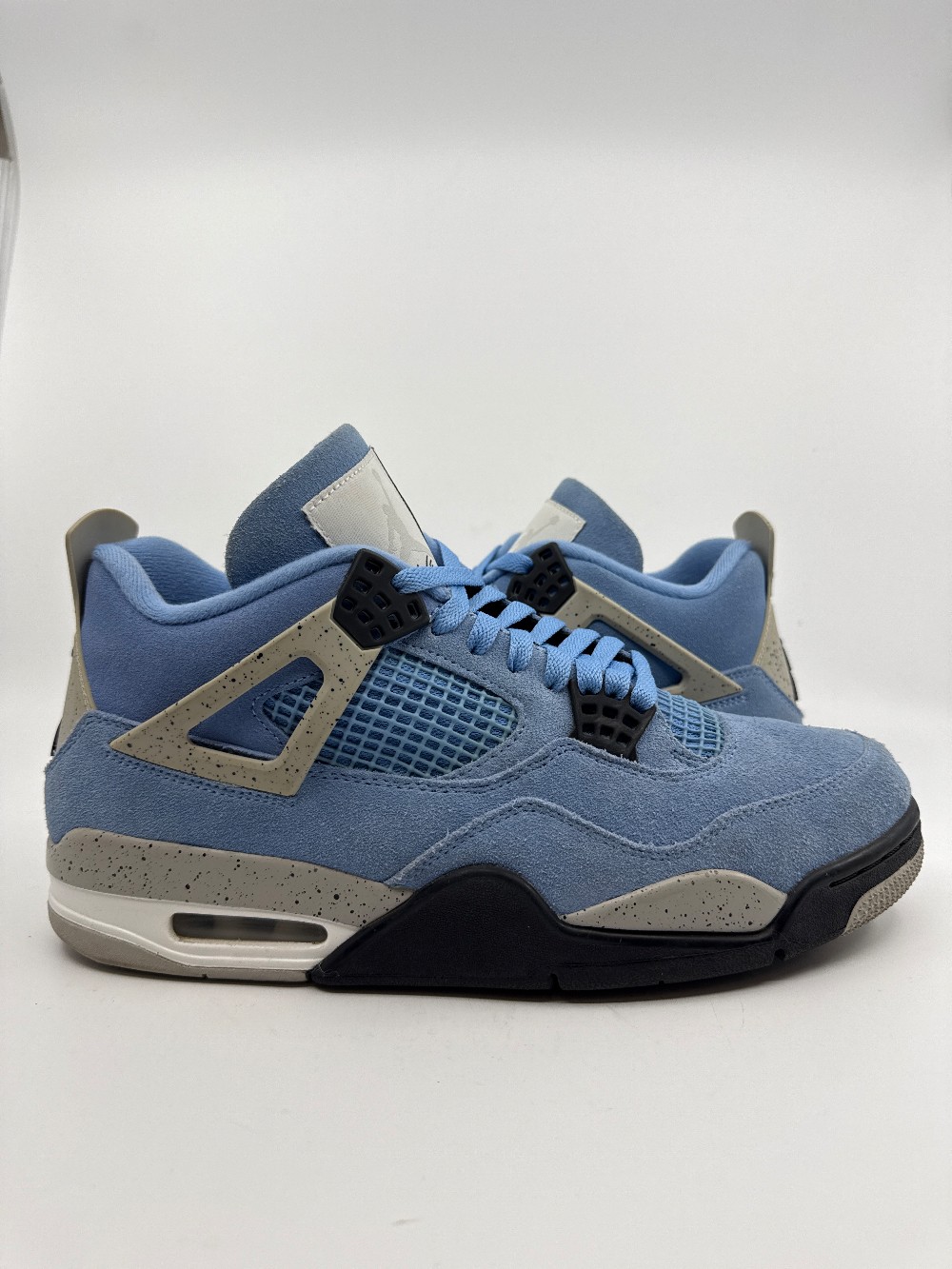 *USED* AJ 4 - UNIVERSITY BLUE