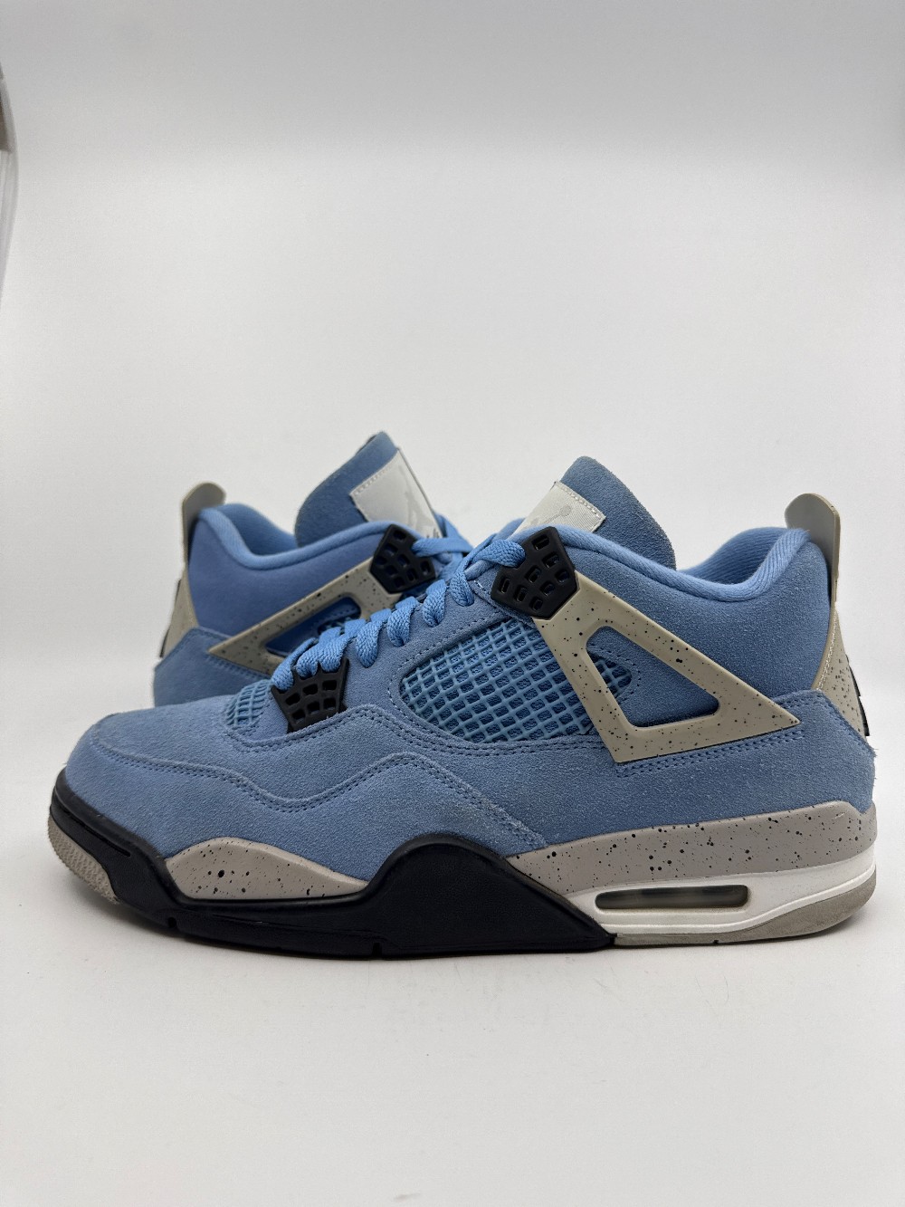 *USED* AJ 4 - UNIVERSITY BLUE