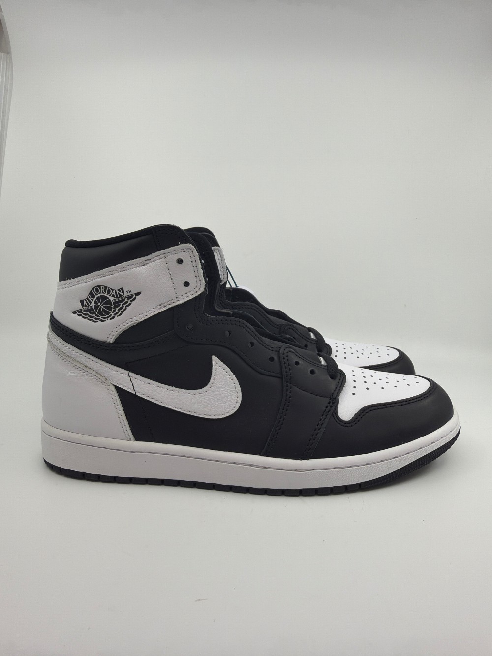 AJ 1 - BLACK WHITE