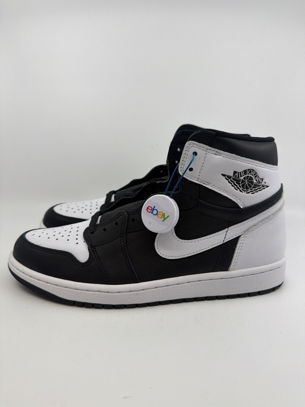AJ 1 - BLACK WHITE
