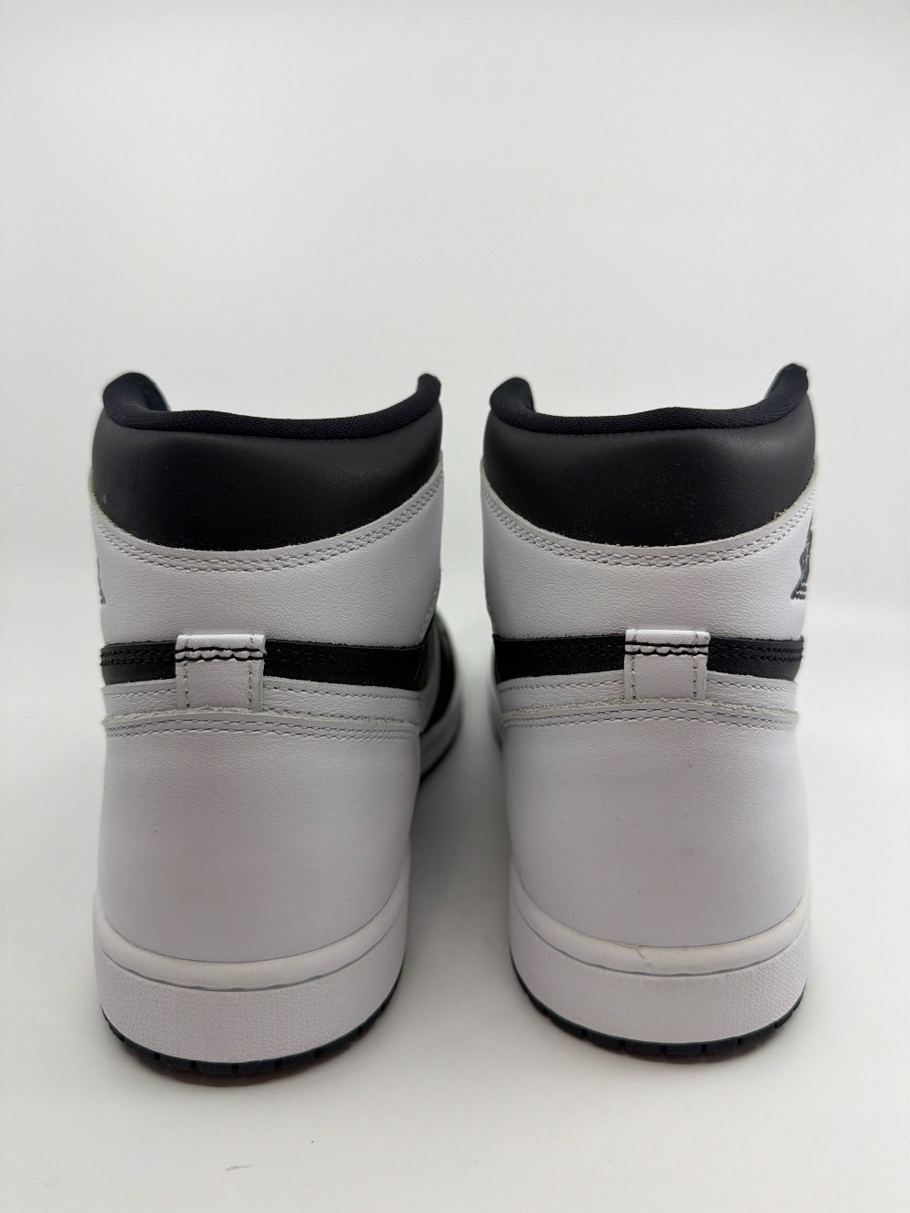AJ 1 - BLACK WHITE