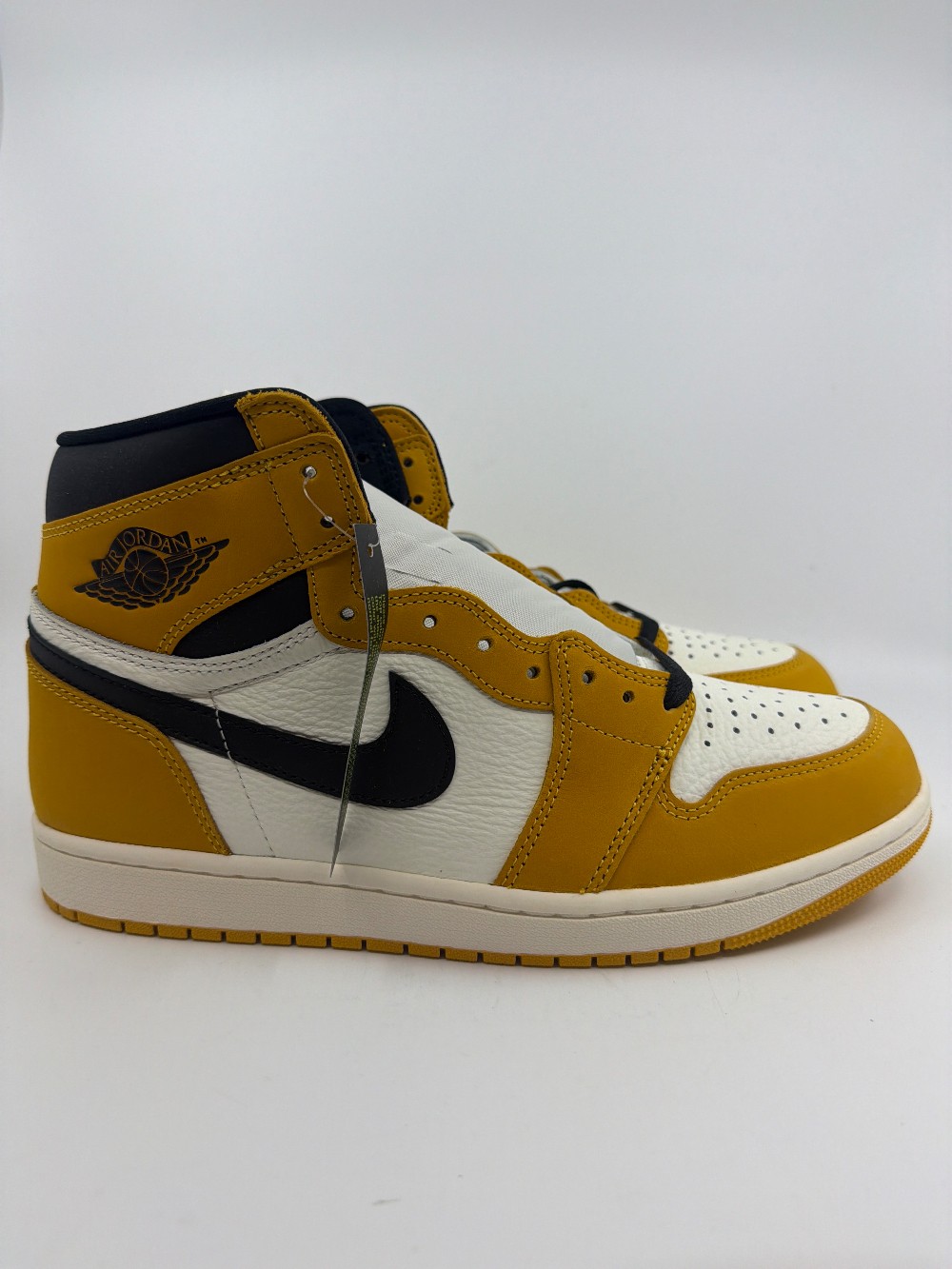 AJ 1 - YELLOW OCHRE
