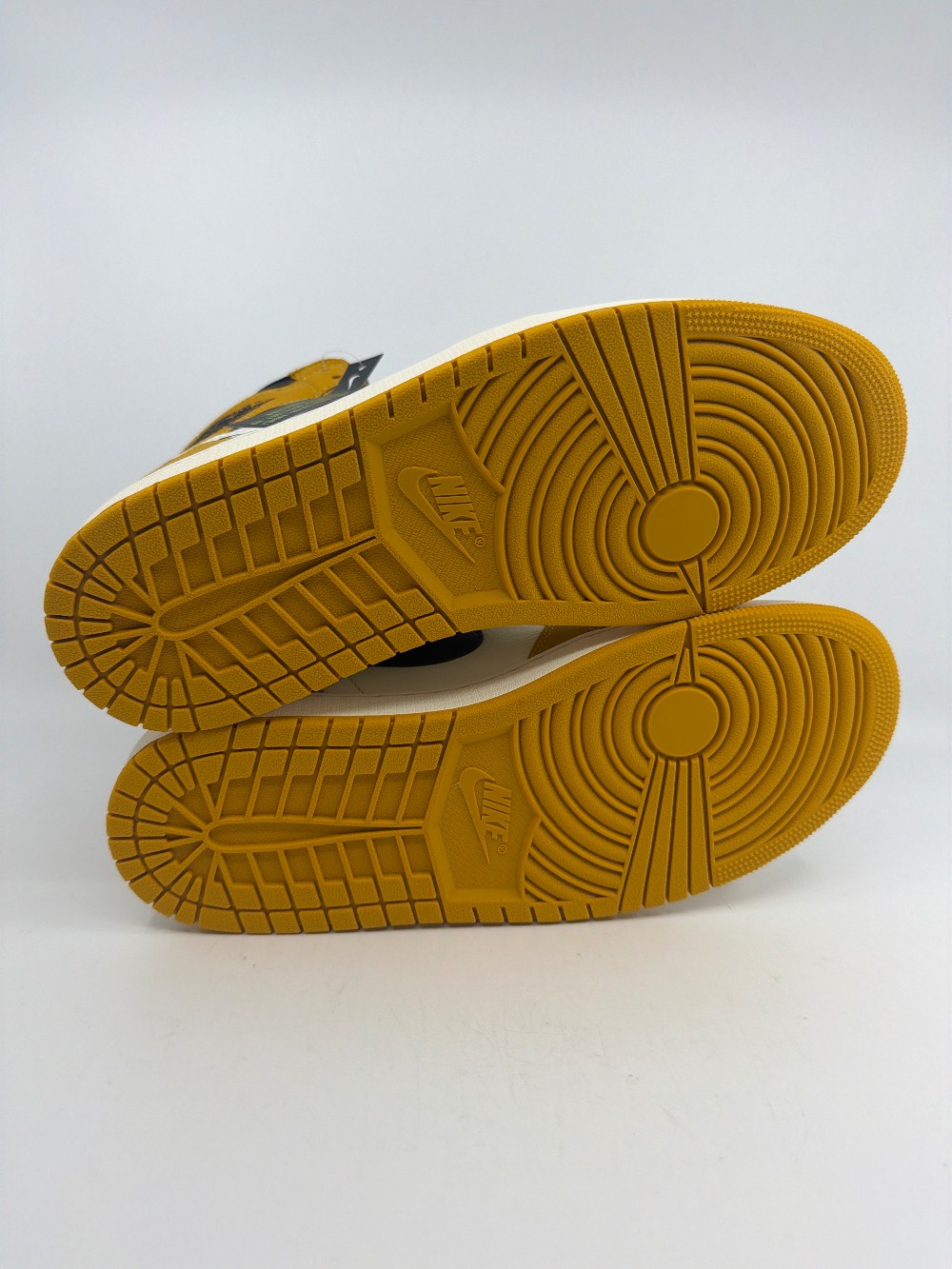 AJ 1 - YELLOW OCHRE
