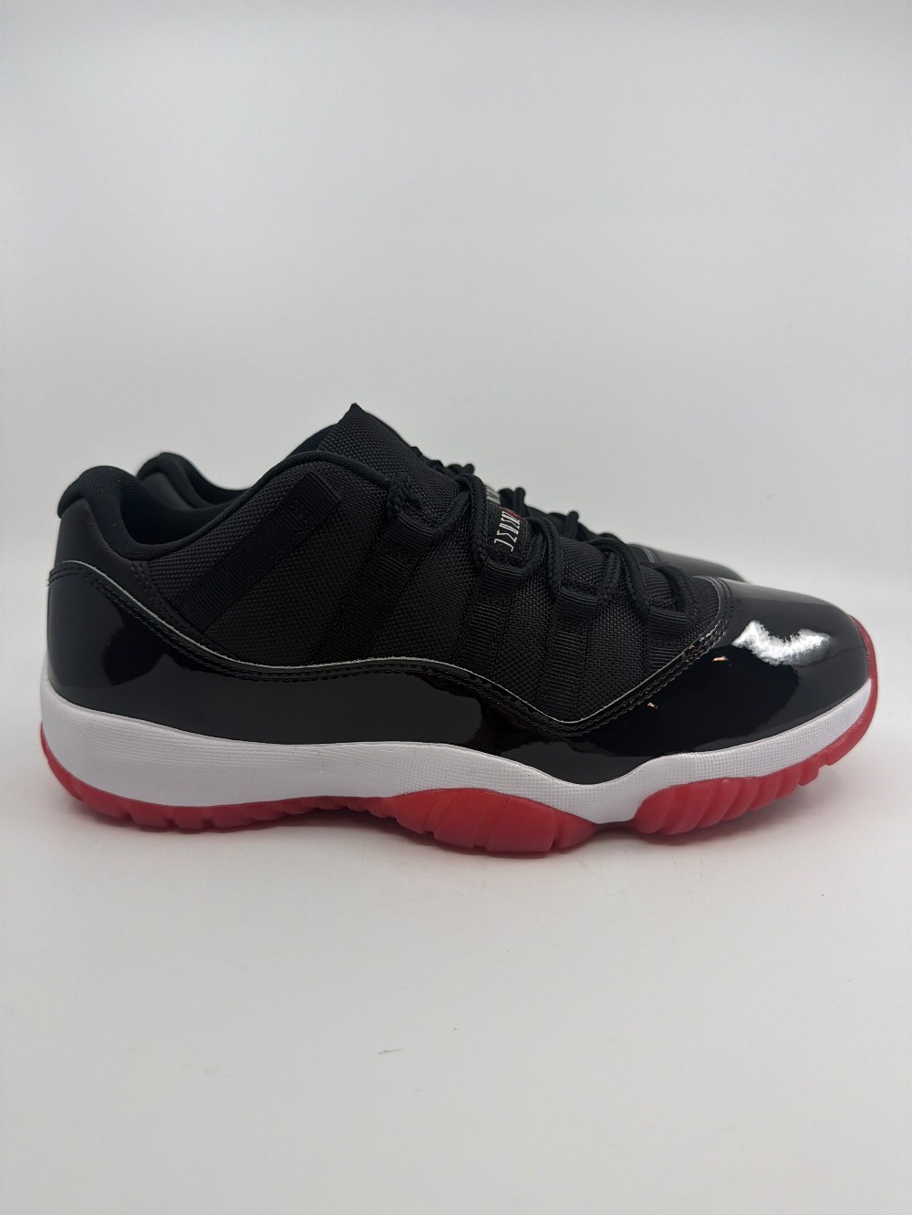 AJ 11 LOW - BRED (2025)