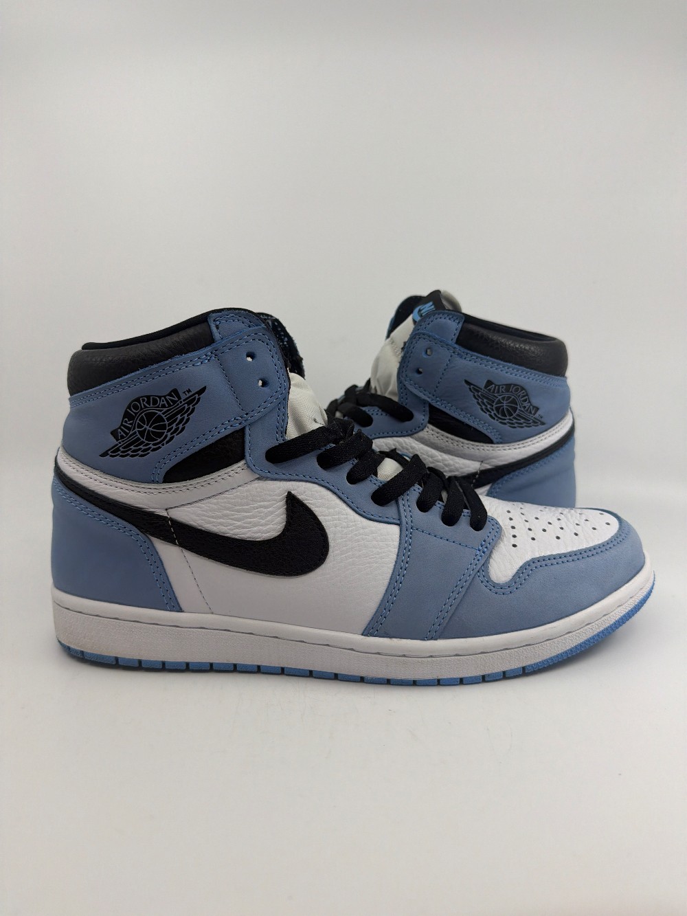 *USED* AJ 1 - UNIVERSITY BLUE