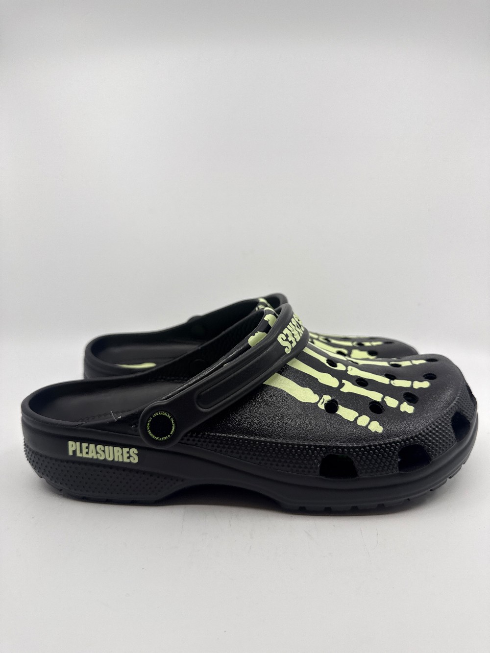 CROCS CLASSICS CLOG X PLEASURES SKELETON - BLACK GLOW
