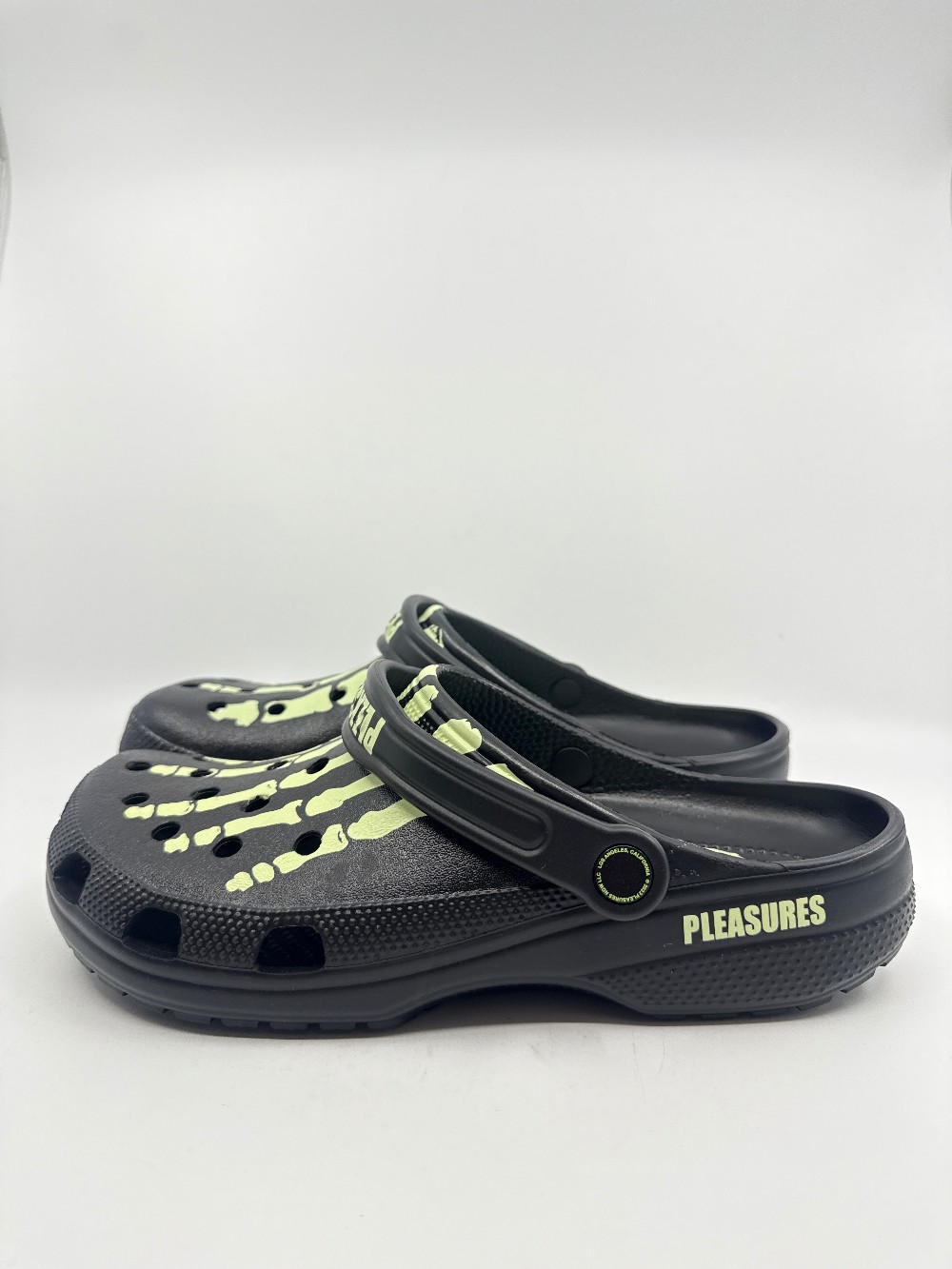 CROCS CLASSICS CLOG X PLEASURES SKELETON - BLACK GLOW