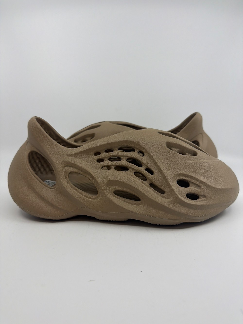 *USED* YEEZY FOAM RUNNER - MIST