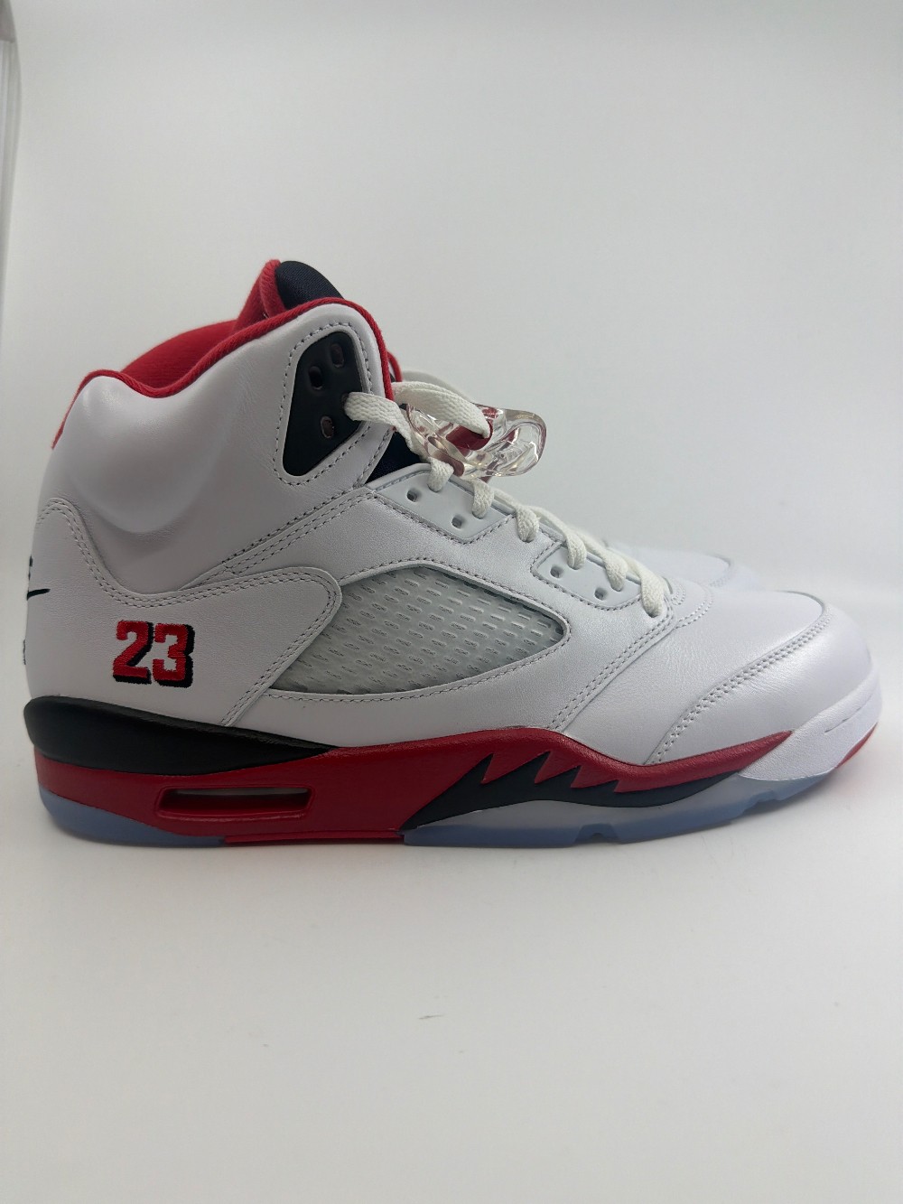 AJ 5 - FIRE RED BLACK TONGUE (2025)