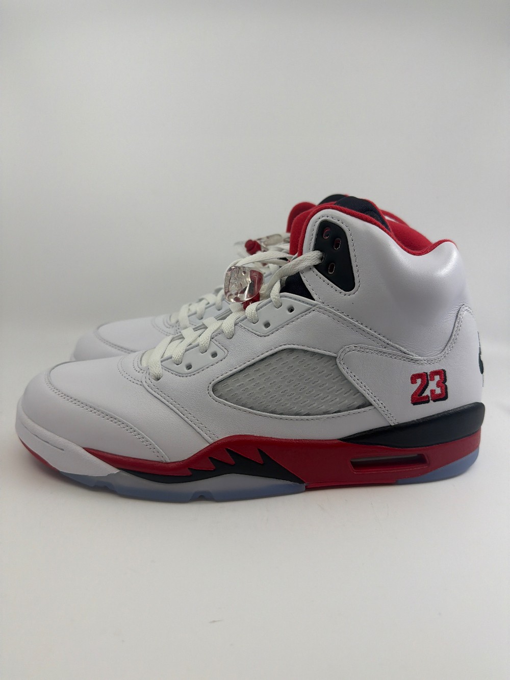 AJ 5 - FIRE RED BLACK TONGUE (2025)