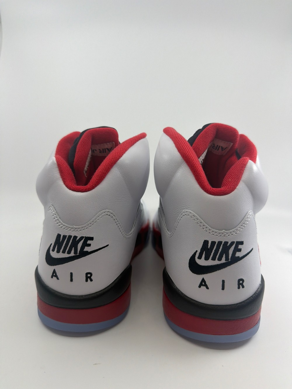 AJ 5 - FIRE RED BLACK TONGUE (2025)