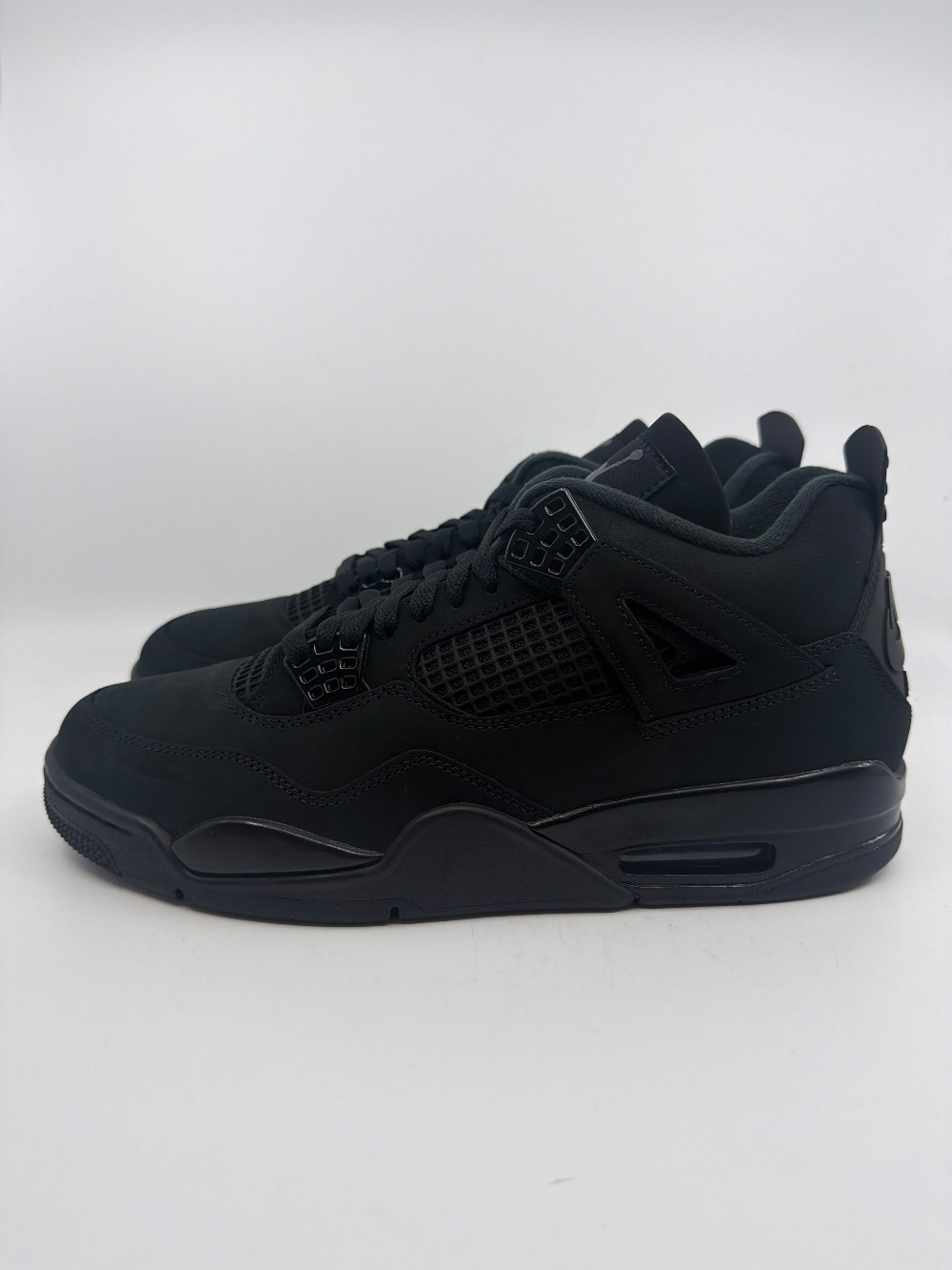 AJ 4 - BLACK CAT (2025)