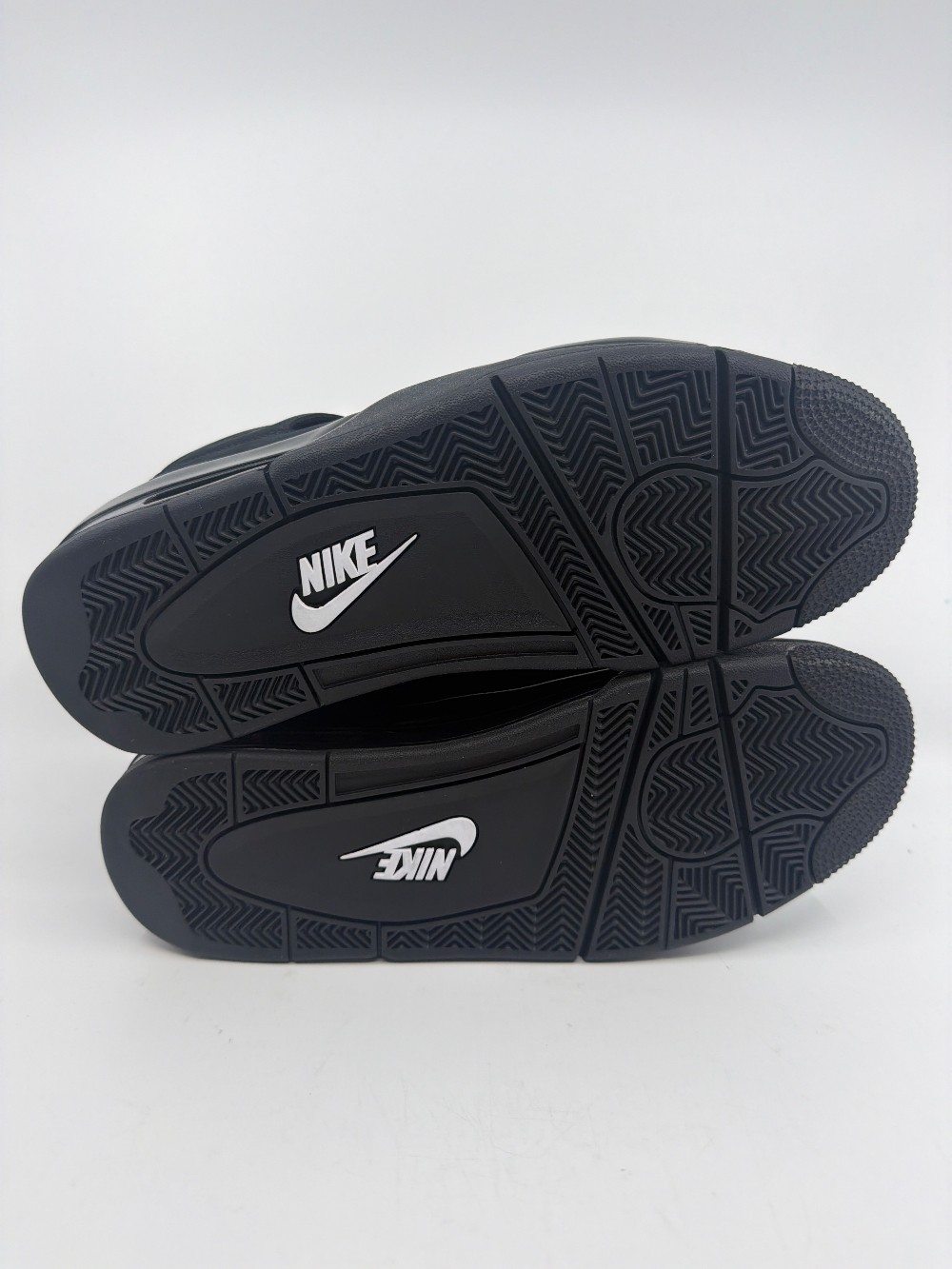 AJ 4 - BLACK CAT (2025)