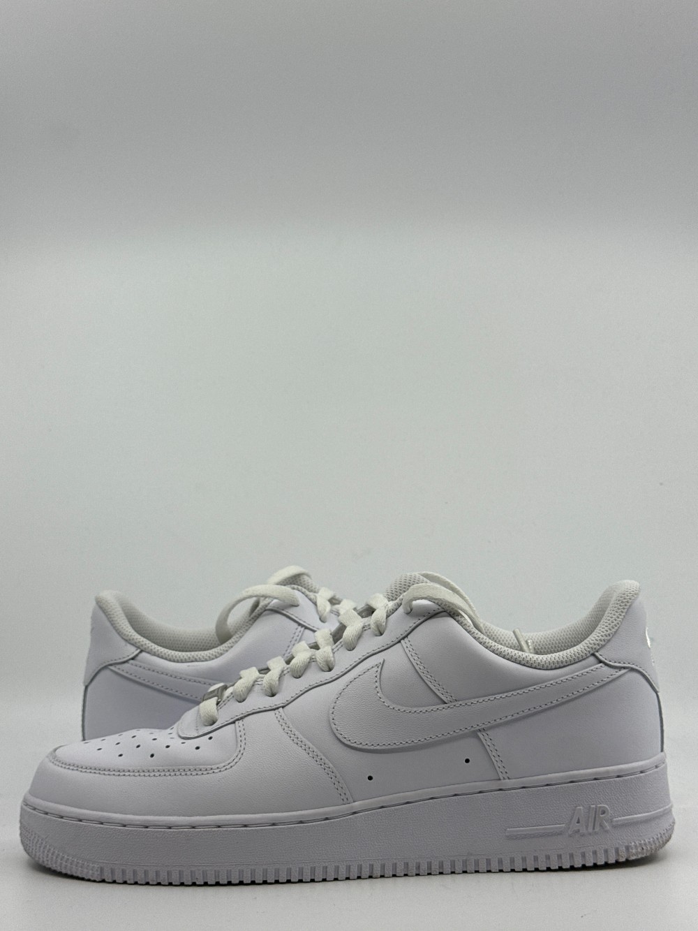 *USED* NIKE AIR FORCE 1 LOW - WHITE