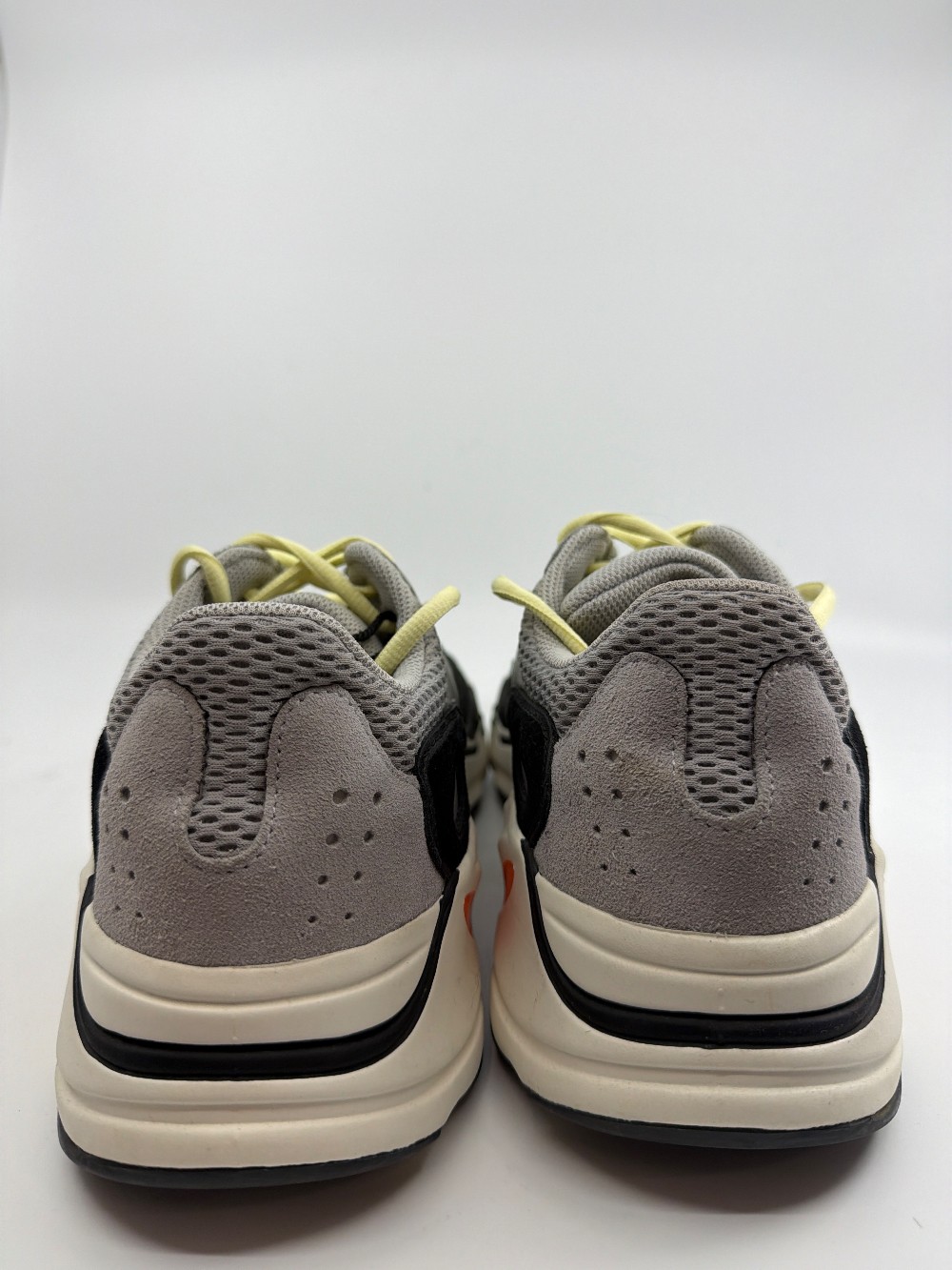 *USED/NO BOX* YEEZY 700 BOOST - WAVE RUNNER