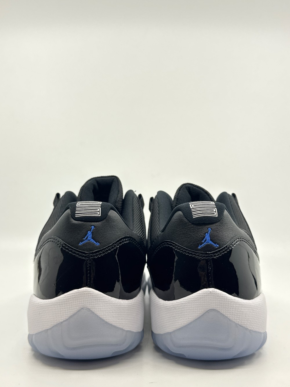 AJ 11 LOW - SPACE JAM