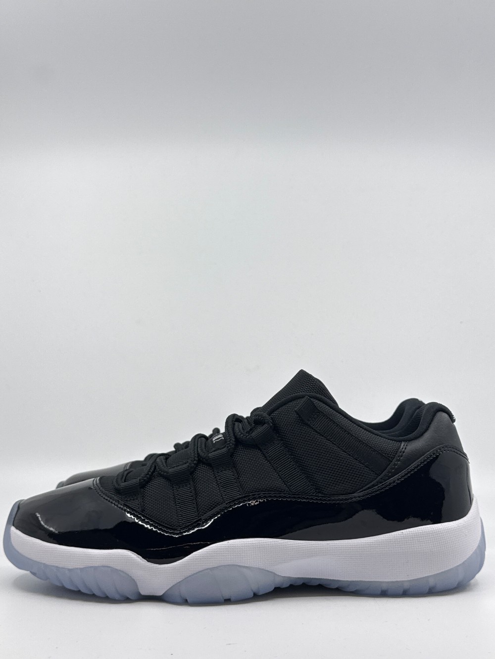 AJ 11 LOW - SPACE JAM