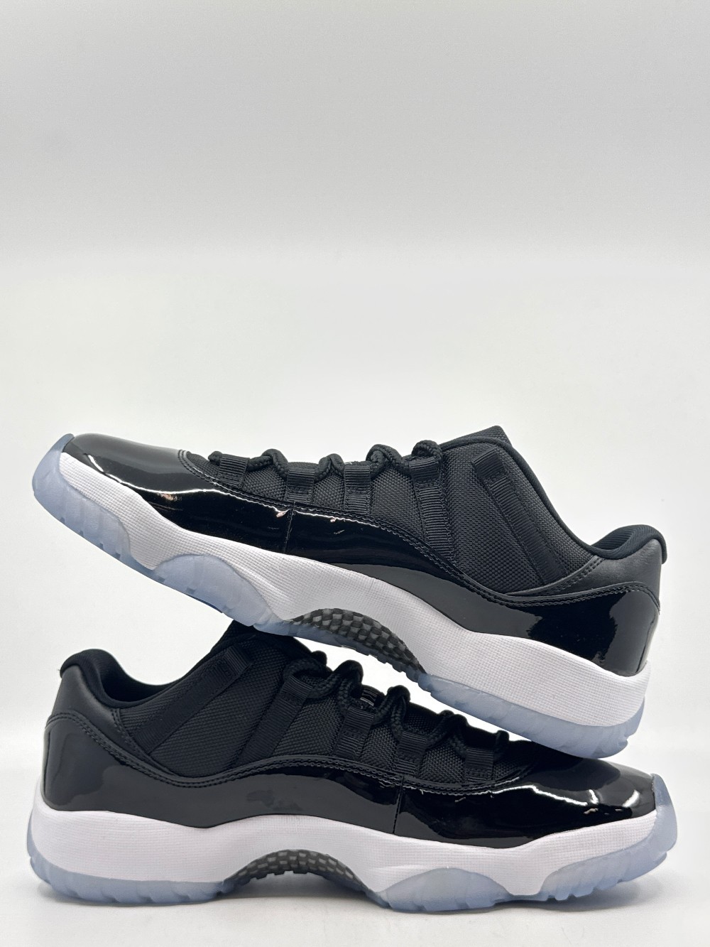 AJ 11 LOW - SPACE JAM
