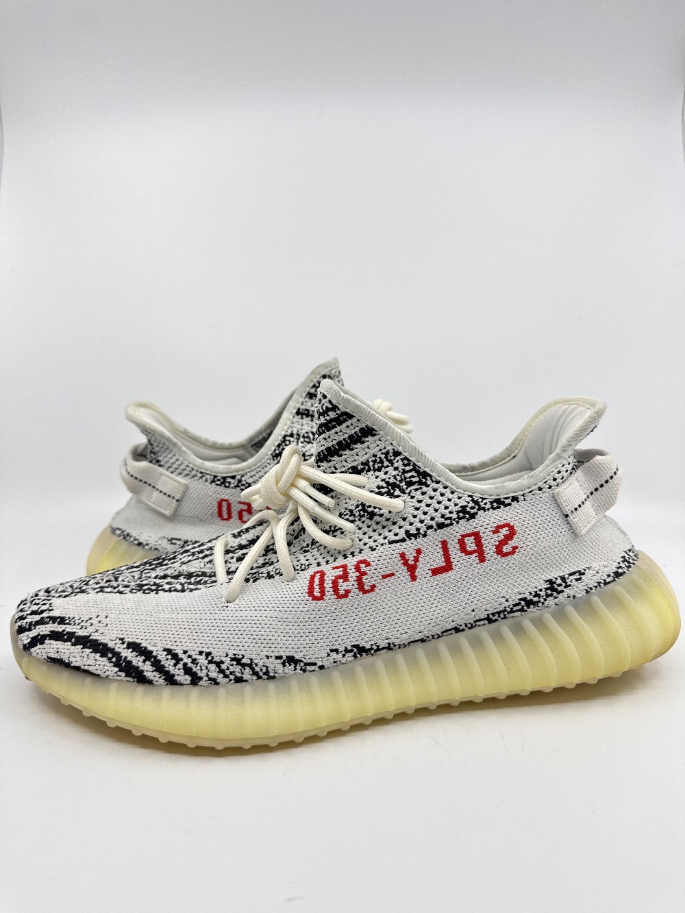 *USED/REP BOX* YEEZY BOOST 350 V2 - ZEBRA