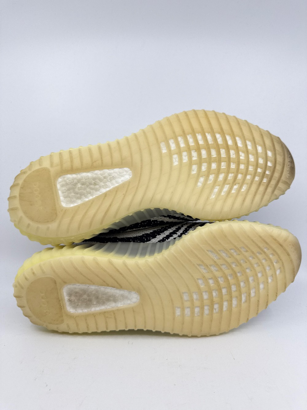 *USED/REP BOX* YEEZY BOOST 350 V2 - ZEBRA