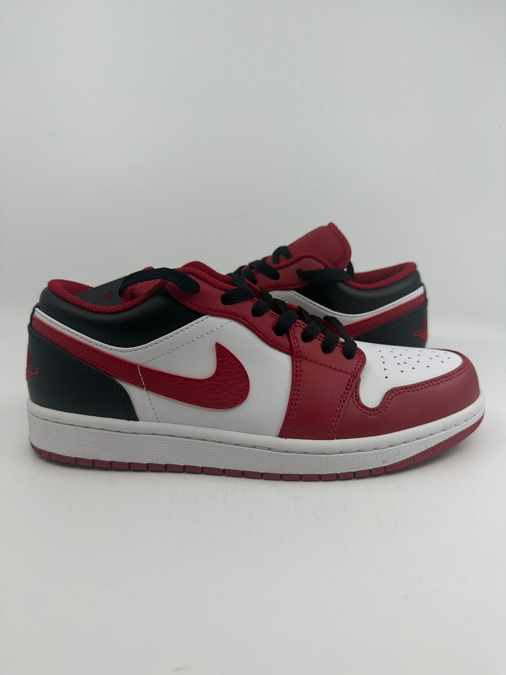 *USED* AJ 1 LOW - BULLS