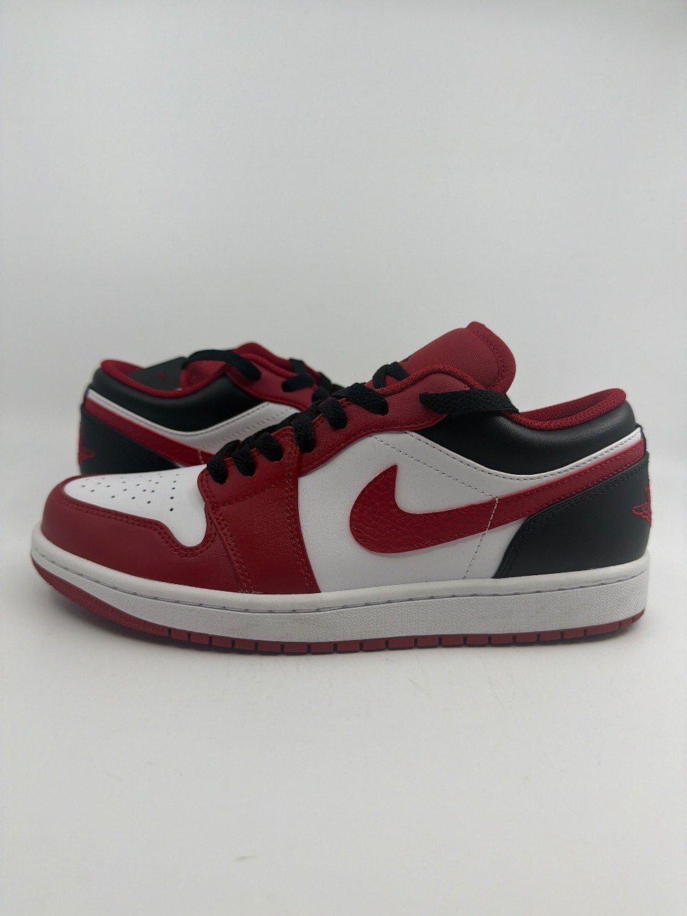 *USED* AJ 1 LOW - BULLS