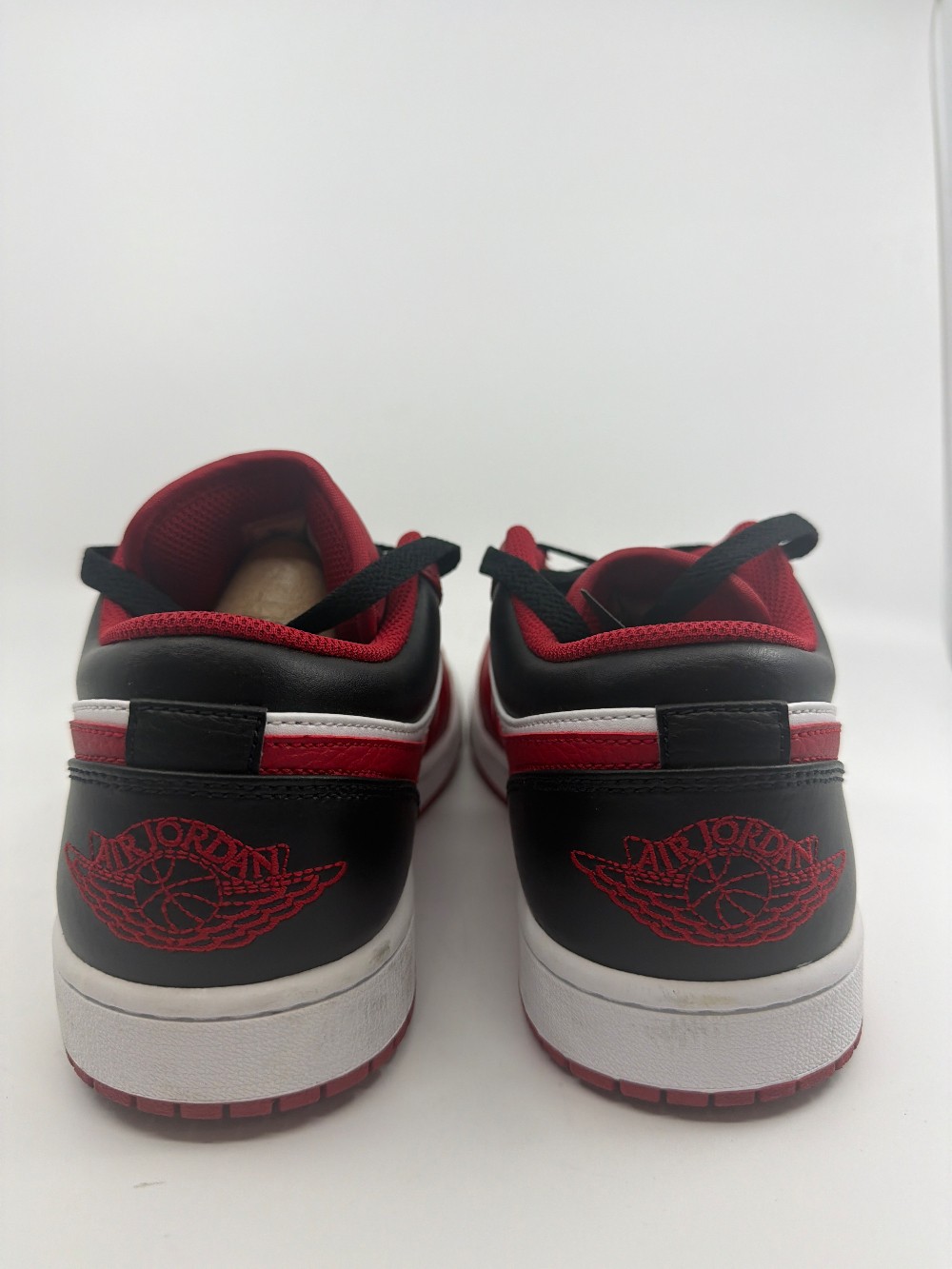 *USED* AJ 1 LOW - BULLS