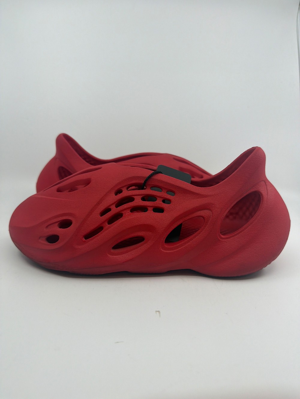 *USED* YEEZY FOAM RNNR - VERMILLION