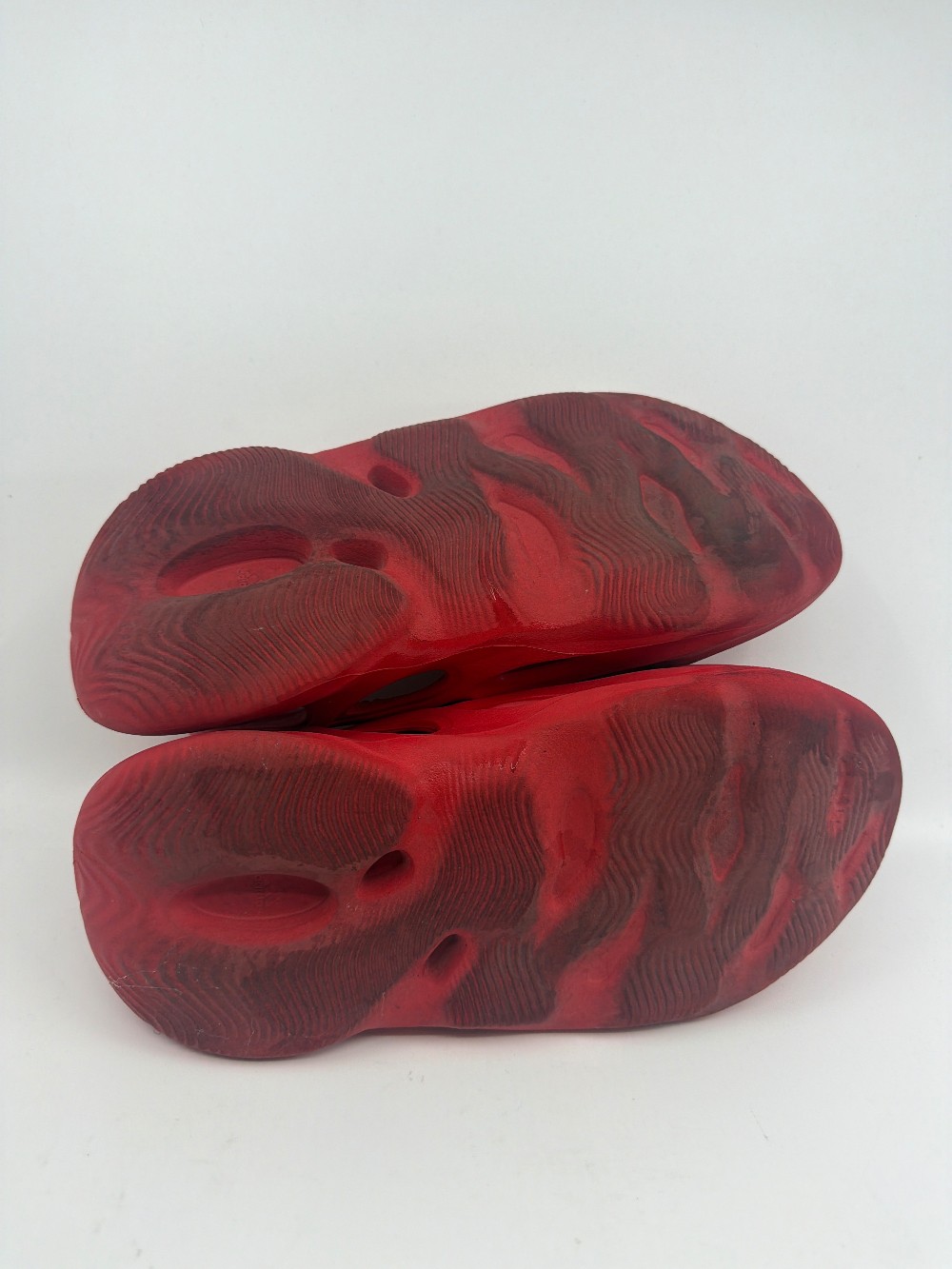 *USED* YEEZY FOAM RNNR - VERMILLION