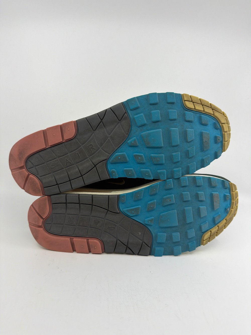 *USED* NIKE AIR MAX 1/97 - SEAN WOTHERSPOON
