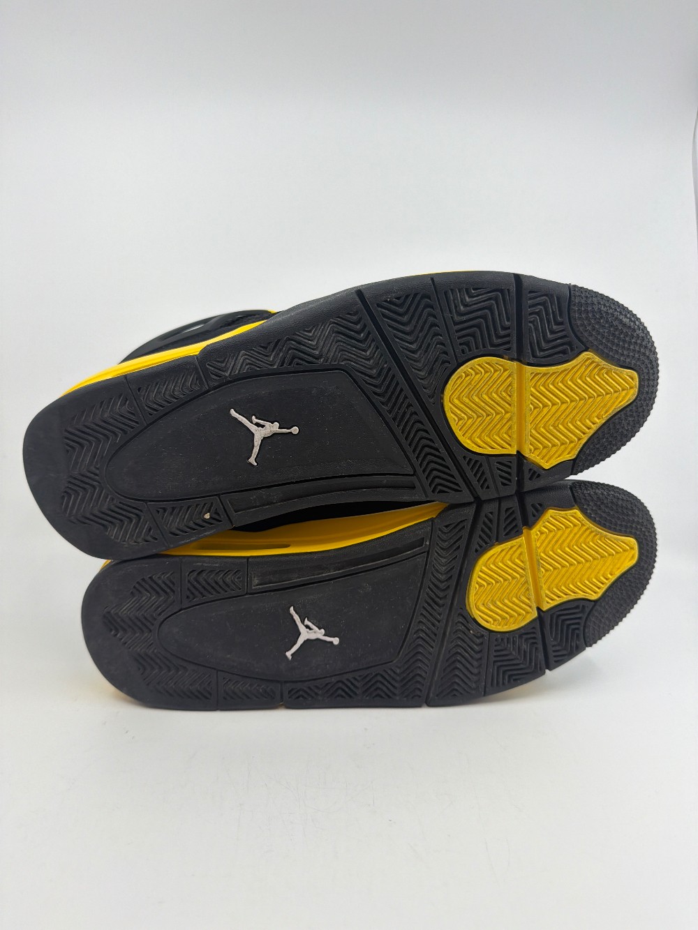 *USED* AJ 4 - THUNDER (2023)