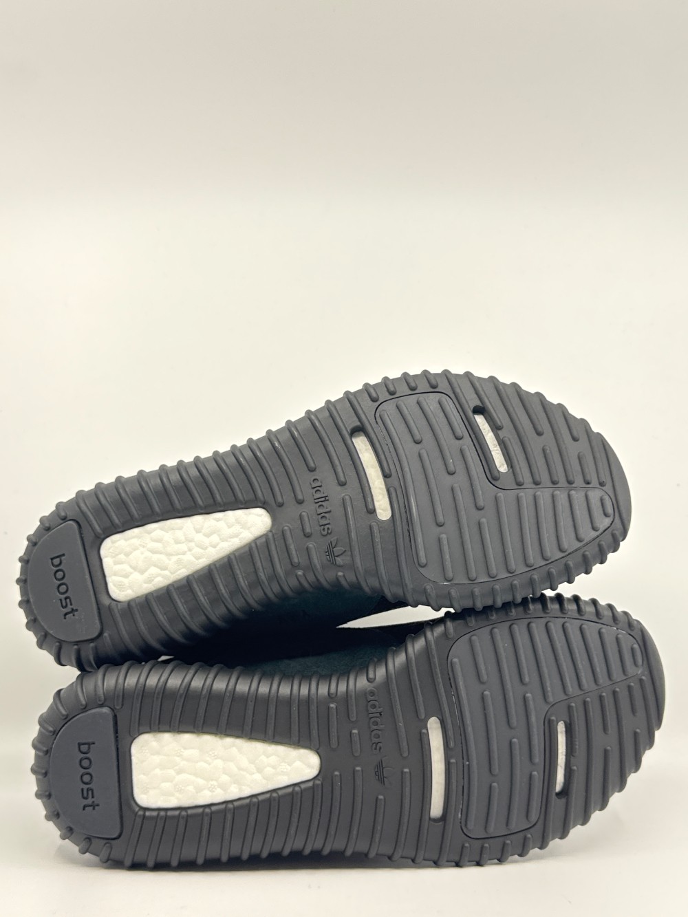 YEEZY BOOST 350 - PIRATE BLACK (2023)