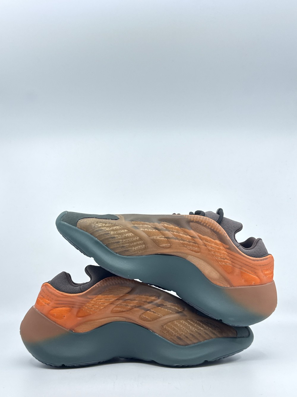 YEEZY 700 V3 - COPPER FADE
