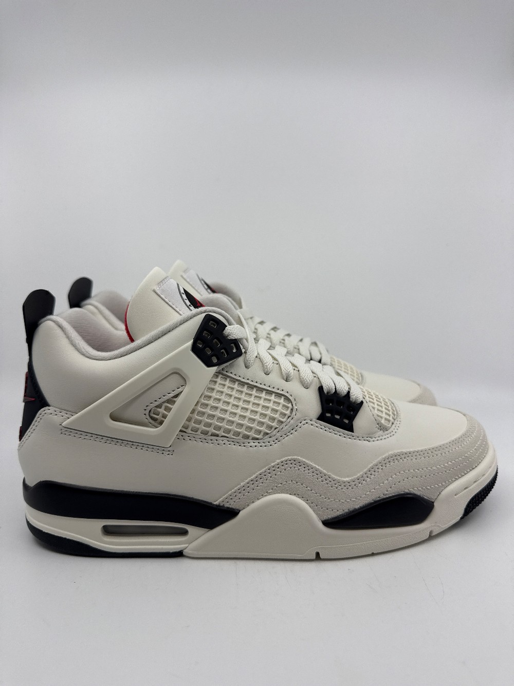 AJ 4 - FLIGHT CLUB