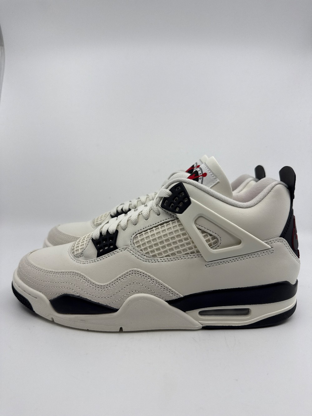 AJ 4 - FLIGHT CLUB