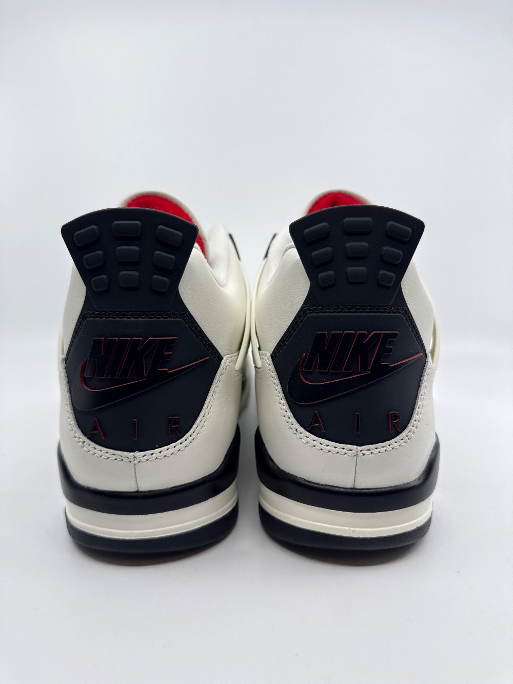 AJ 4 - FLIGHT CLUB