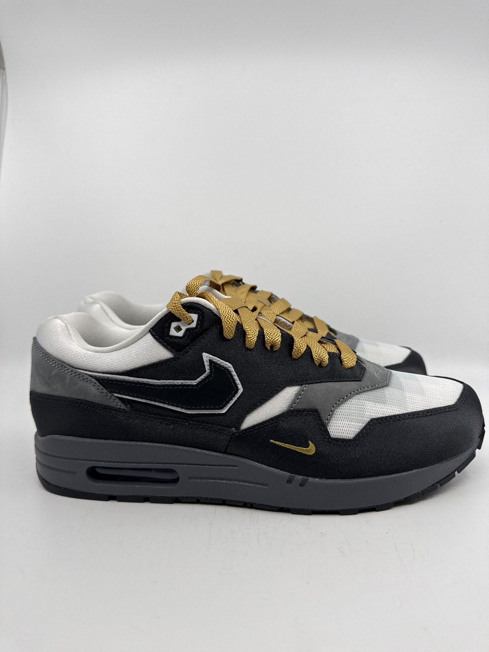 NIKE AIR MAX 1 .SWOOSH LOW - POLY BIG HEAD MODE