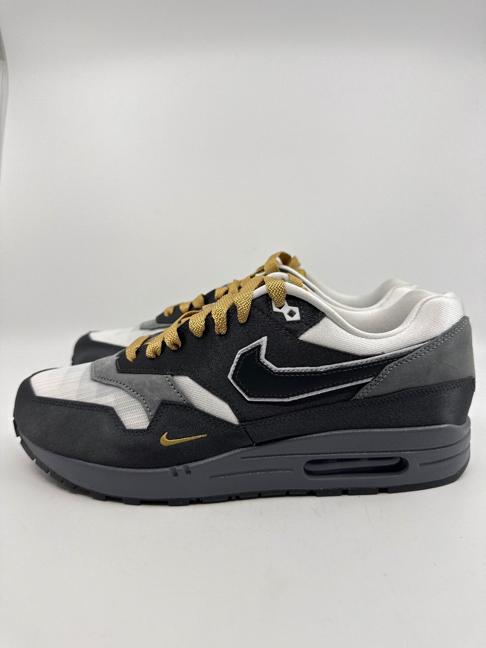 NIKE AIR MAX 1 .SWOOSH LOW - POLY BIG HEAD MODE