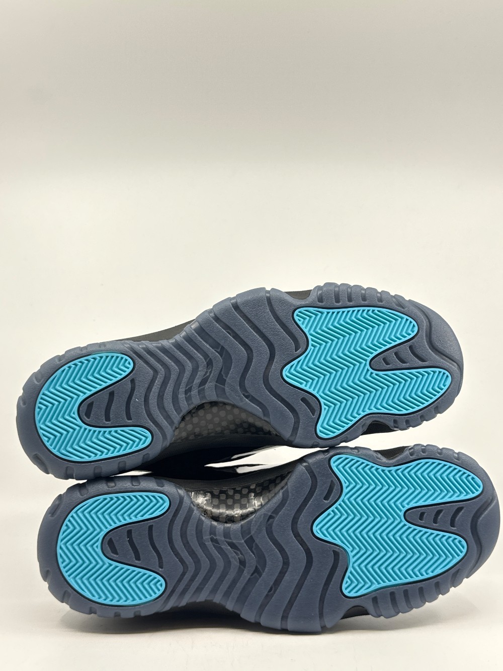 AJ 11 - GAMMA BLUE (2025)