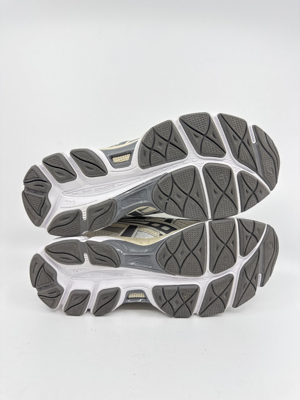 *VNDS* ASICS GEL-NYC 2055 - CREAM CARBON