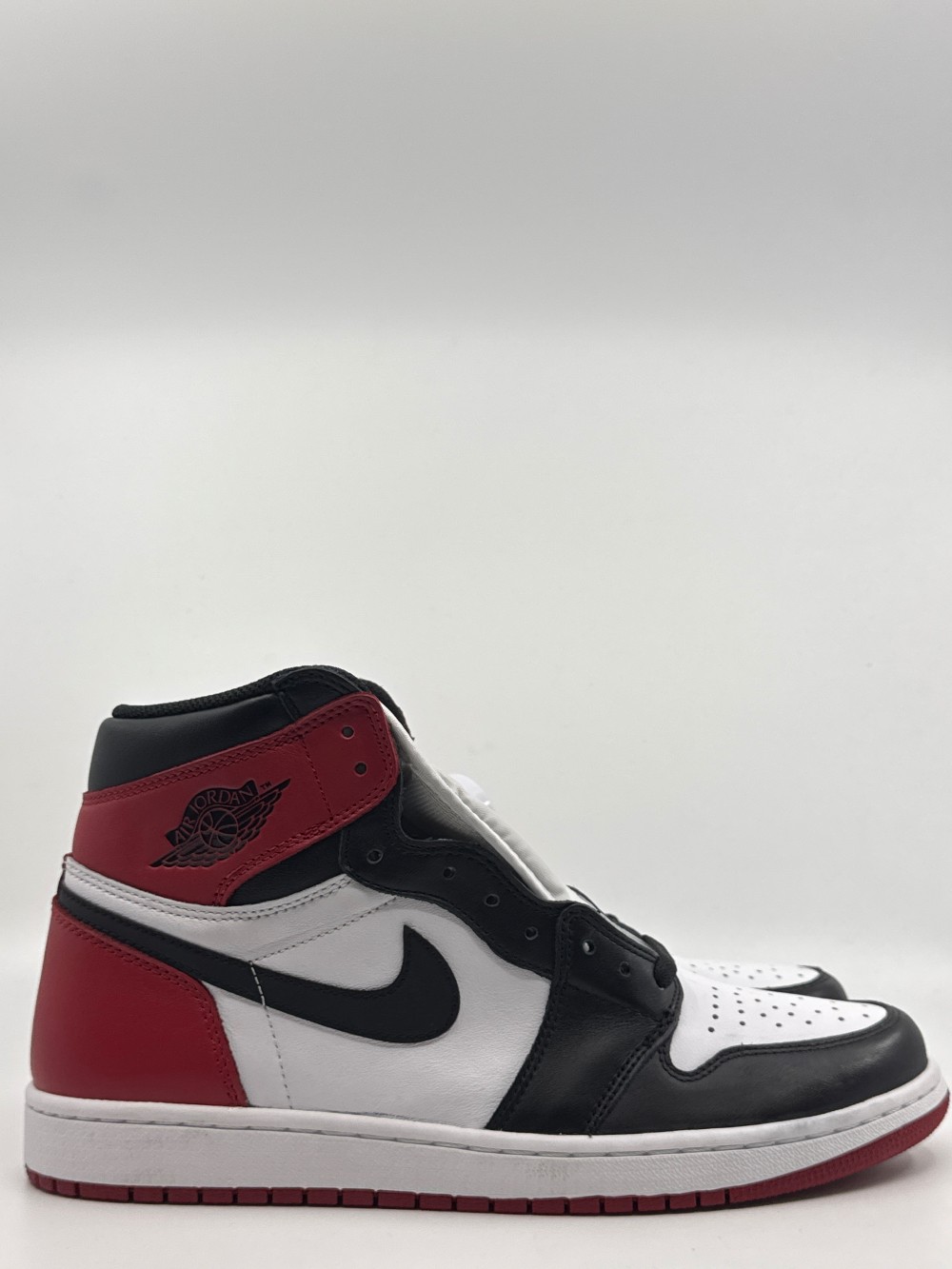 *NO BOX* AJ 1 - BLACK TOE (2016)