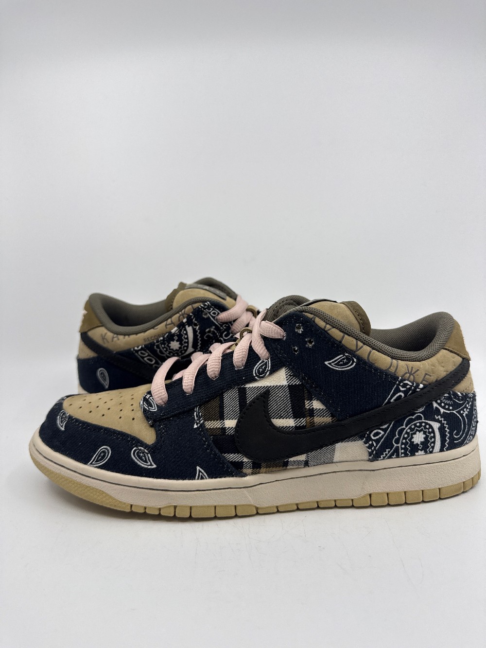 *USED* NIKE SB DUNK LOW - TRAVIS SCOTT