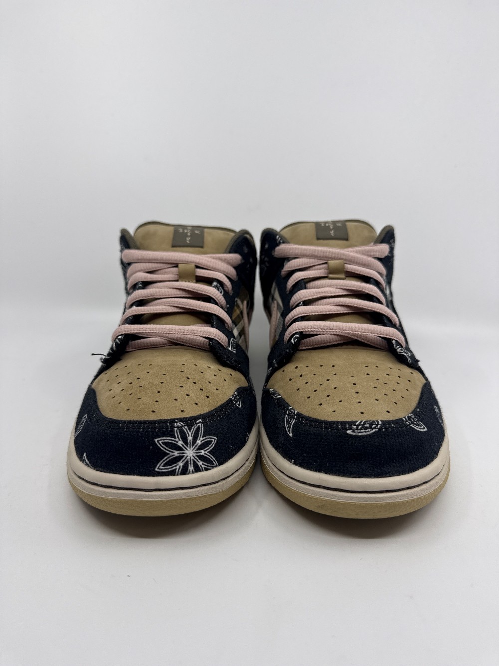 *USED* NIKE SB DUNK LOW - TRAVIS SCOTT