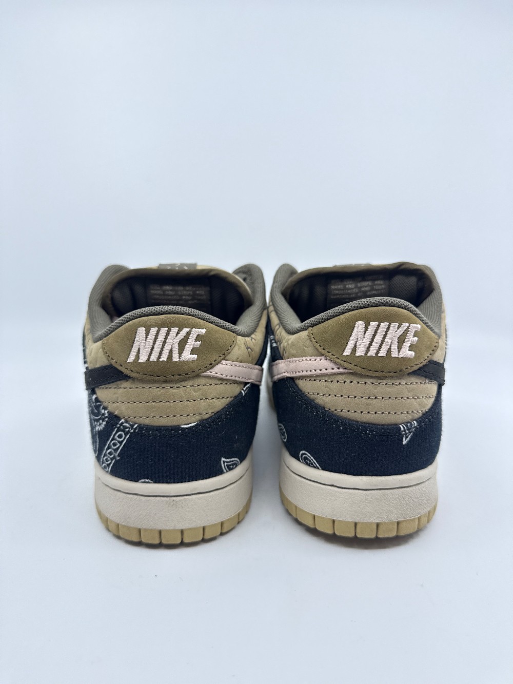 *USED* NIKE SB DUNK LOW - TRAVIS SCOTT